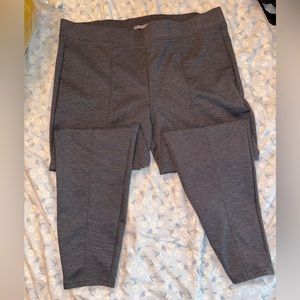 Maurice’s pull on cropped dress pants. Size xxl